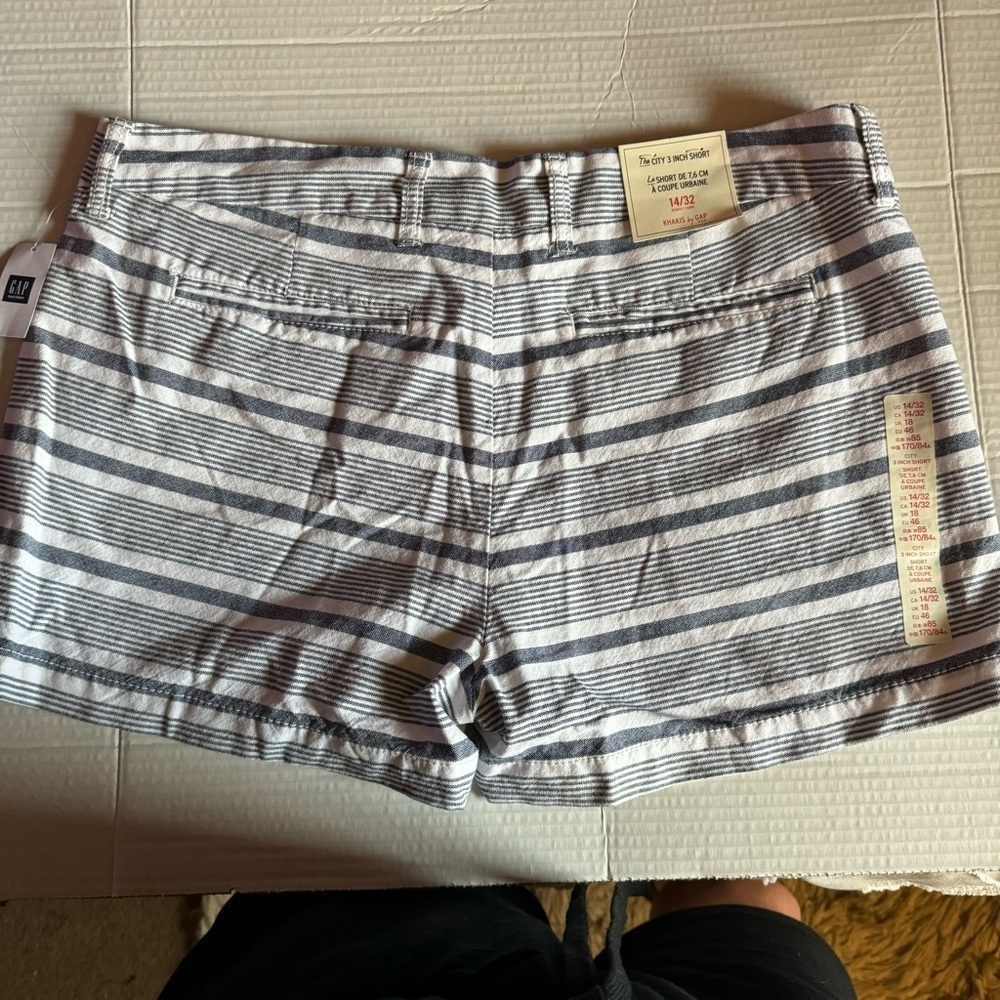 Gap Women’s size 14 shorts - Picture 4 of 8